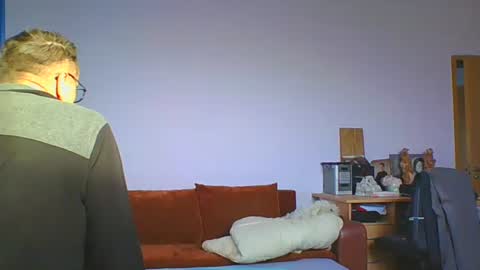 Snapshot of ulmeni4 chatting on December 17, 2025, 8:20 am ulmeni4 online show from December 17, 2025, 8:20 am