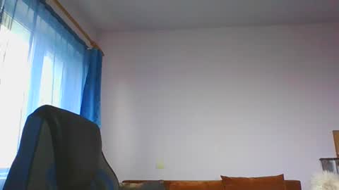 Snapshot of ulmeni4 chatting on December 22, 2025, 12:24 pm ulmeni4 online show from December 22, 2025, 12:24 pm