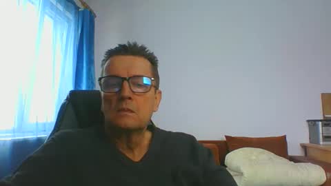 Snapshot of ulmeni4 chatting on January 7, 2026, 11:23 am ulmeni4 online show from January 7, 2026, 11:23 am