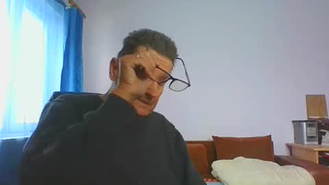 Snapshot of ulmeni4 chatting on January 8, 2026, 12:18 pm ulmeni4 online show from January 8, 2026, 12:18 pm