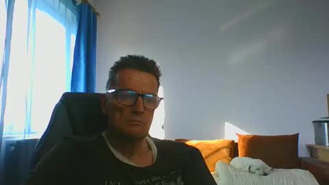 ulmeni4 online show from June 3, 2026, 3:28 pm