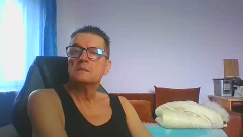 ulmeni7 online show from February 3, 2026, 6:51 am