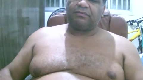 Snapshot of ulmo_br chatting on November 5, 2025, 12:54 am ulmo_br online show from November 5, 2025, 12:54 am