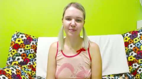 Snapshot of ultra_meow chatting on December 1, 2024, 4:29 pm Roxy online show from December 1, 2024, 4:29 pm