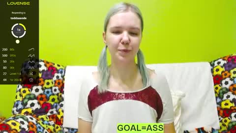 Snapshot of ultra_meow chatting on February 7, 2025, 12:09 am Roxy online show from February 7, 2025, 12:09 am