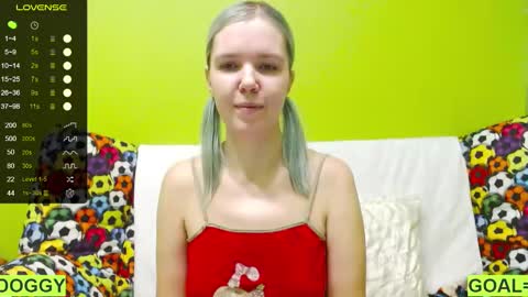 Snapshot of ultra_meow chatting on February 7, 2025, 9:26 pm Roxy online show from February 7, 2025, 9:26 pm