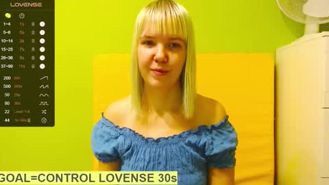 Snapshot of ultra_meow chatting on December 18, 2025, 12:55 pm Roxy online show from December 18, 2025, 12:55 pm