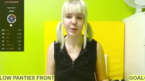 Snapshot of ultra_meow chatting on December 19, 2025, 11:34 pm Roxy online show from December 19, 2025, 11:34 pm