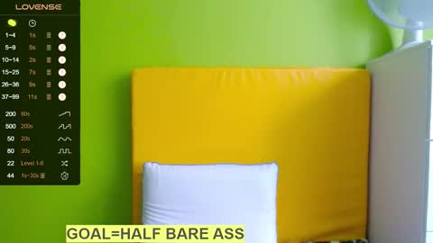 Snapshot of ultra_meow chatting on December 22, 2025, 12:02 pm Roxy online show from December 22, 2025, 12:02 pm