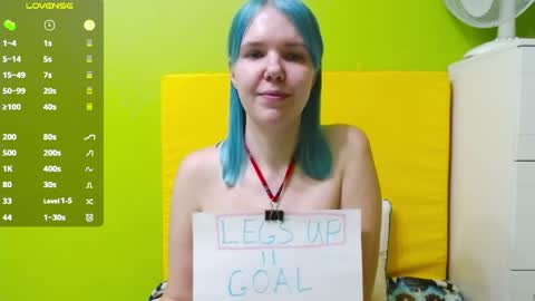 Snapshot of ultra_meow chatting on April 8, 2026, 9:04 pm Roxy online show from April 8, 2026, 9:04 pm