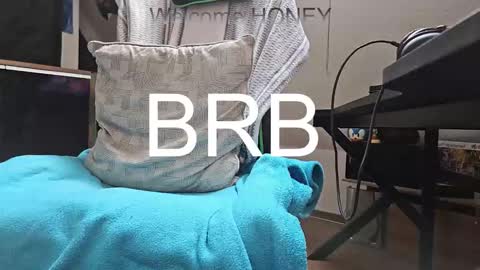 Snapshot of ultraunique chatting on October 24, 2025, 10:55 am Mr. Mrs. Smith online show from October 24, 2025, 10:55 am