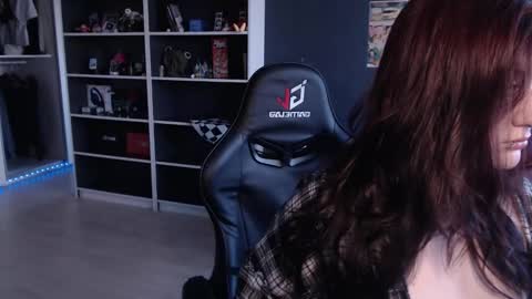 Julia online show from October 17, 2025, 4:37 am