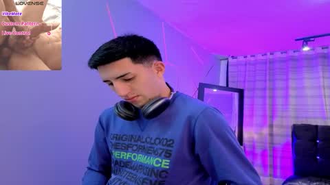 Snapshot of un_sluttyy chatting on December 15, 2025, 11:25 am un_sluttyy online show from December 15, 2025, 11:25 am