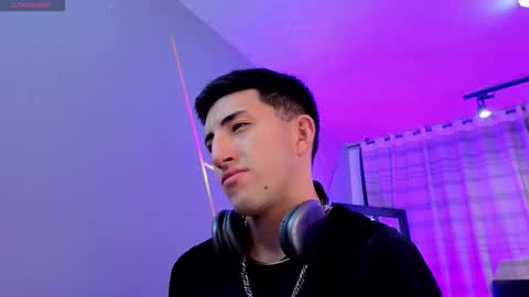 Snapshot of un_sluttyy chatting on December 17, 2025, 11:38 am un_sluttyy online show from December 17, 2025, 11:38 am