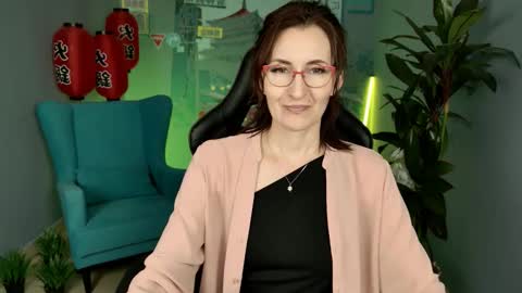 UnaTera online show from October 7, 2025, 9:39 am