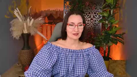 UnaTera online show from November 22, 2025, 5:28 am