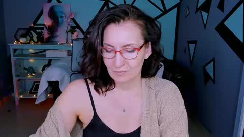 Snapshot of unatera chatting on February 7, 2026, 9:13 am UnaTera online show from February 7, 2026, 9:13 am