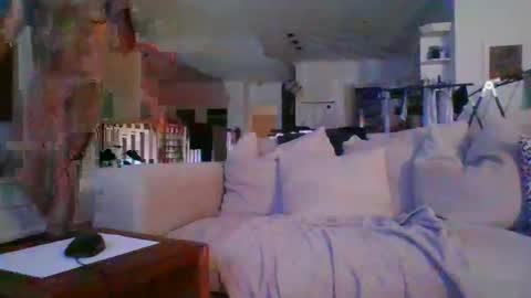 Snapshot of uncleozzie chatting on April 25, 2026, 3:31 pm uncleozzie online show from April 25, 2026, 3:31 pm