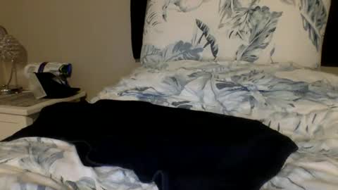 Snapshot of uncutabs123 chatting on November 24, 2025, 9:36 pm Buzz Bigcock online show from November 24, 2025, 9:36 pm