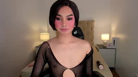 Lily online show from November 16, 2025, 3:56 am