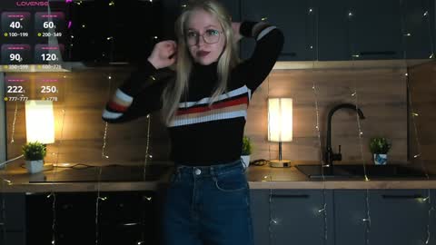 Im online every day 1700 GMT-4 online show from February 2, 2025, 9:23 pm