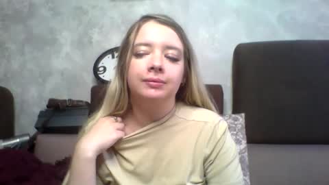 Snapshot of universeemily chatting on September 26, 2025, 7:23 am UniverseEmily online show from September 26, 2025, 7:23 am