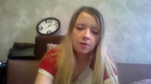 Snapshot of universeemily chatting on October 3, 2025, 8:22 am UniverseEmily online show from October 3, 2025, 8:22 am