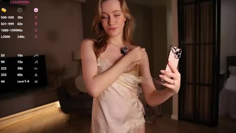 UnnaBella online show from May 5, 2026, 7:11 pm