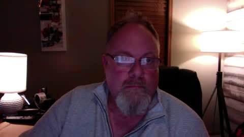 Snapshot of up2later chatting on December 6, 2024, 4:14 am up2later online show from December 6, 2024, 4:14 am