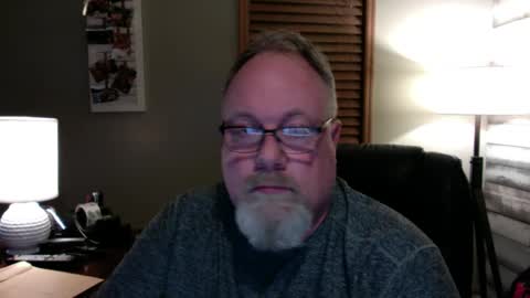 Snapshot of up2later chatting on December 8, 2024, 4:57 am up2later online show from December 8, 2024, 4:57 am