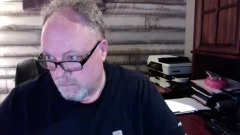 Snapshot of up2later chatting on December 3, 2025, 3:36 am up2later online show from December 3, 2025, 3:36 am