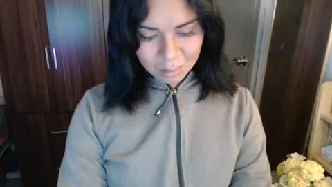 Snapshot of ur_cutiesthotasianxx chatting on January 11, 2026, 1:21 am Vee online show from January 11, 2026, 1:21 am