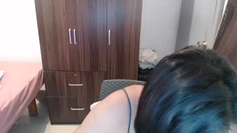 Snapshot of ur_cutiesthotasianxx chatting on March 6, 2026, 8:22 am Vee online show from March 6, 2026, 8:22 am
