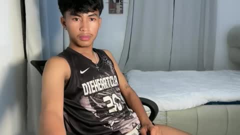 ur_fuckerbttm online show from February 4, 2026, 12:55 pm