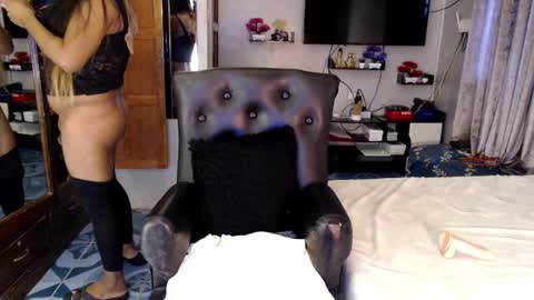 Snapshot of ur_majestyqueen_angelaxxx chatting on January 9, 2025, 2:43 am QUEEN ANGELA online show from January 9, 2025, 2:43 am