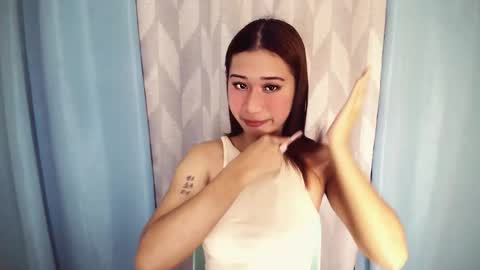 ur_rianlover online show from November 2, 2025, 7:38 pm