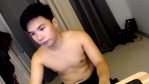 Snapshot of urasian_hardcockxx chatting on December 6, 2024, 11:54 am milly online show from December 6, 2024, 11:54 am