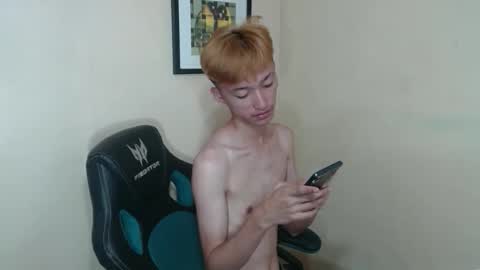 urasian_ladyboyxxx online show from April 29, 2026, 12:27 am