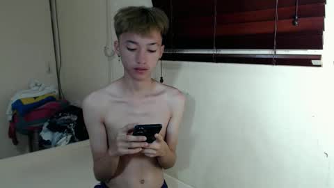 urasian_ladyboyxxx online show from May 17, 2026, 12:01 pm