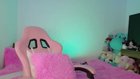 Danielle  online show from November 21, 2025, 8:13 am