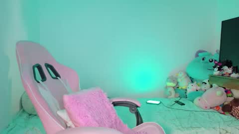 Snapshot of urbaby6irl chatting on February 5, 2026, 10:42 am Danielle online show from February 5, 2026, 10:42 am