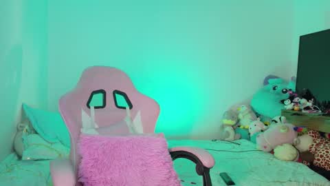 Snapshot of urbaby6irl chatting on February 19, 2026, 8:43 am Danielle online show from February 19, 2026, 8:43 am