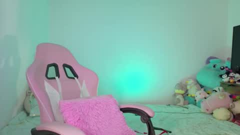 Snapshot of urbaby6irl chatting on February 20, 2026, 10:27 am Danielle online show from February 20, 2026, 10:27 am