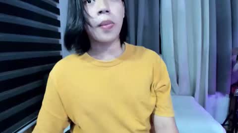 urbambislvt online show from April 17, 2026, 2:25 am