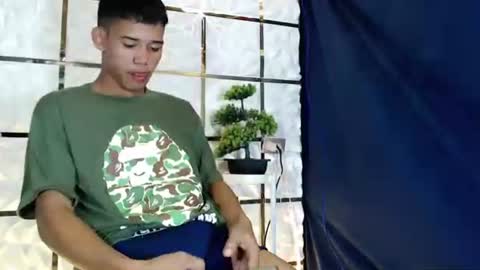 Snapshot of urdreamboy_clarin chatting on December 21, 2025, 10:17 pm urdreamboy_clarin online show from December 21, 2025, 10:17 pm