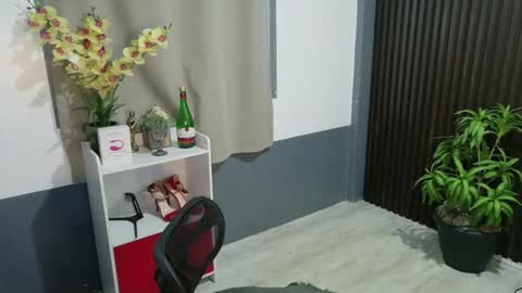 Snapshot of urfavouriteaddiction chatting on January 7, 2026, 11:51 pm Rianne online show from January 7, 2026, 11:51 pm