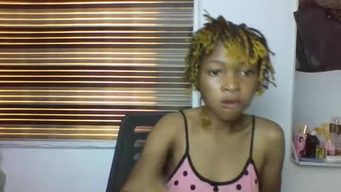 Snapshot of urflirtydoll chatting on October 6, 2025, 9:40 am urflirtydoll online show from October 6, 2025, 9:40 am