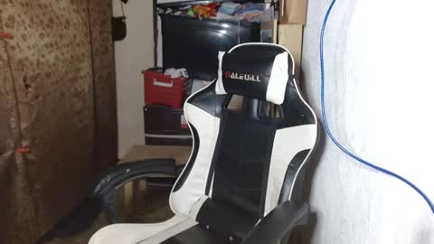 Snapshot of urfynestasian chatting on October 27, 2025, 1:37 pm urfynestasian online show from October 27, 2025, 1:37 pm