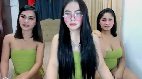 urhotgirl_sexyariela online show from June 17, 2026, 8:32 pm