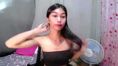 urloverjasmine_xx online show from May 21, 2026, 11:56 pm